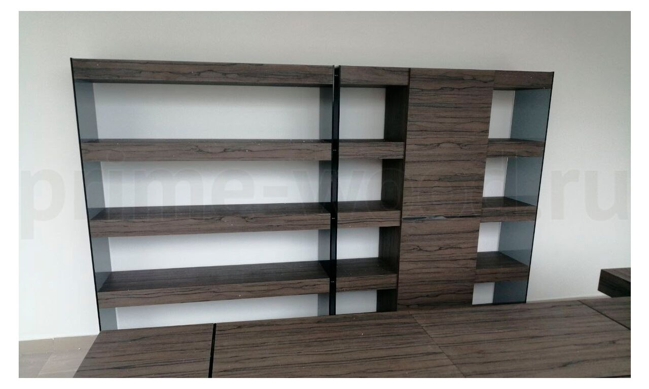 Стеллаж-витрина Glass.Go 143x40x185 цвет: Лимба темная / стекло тонированное - фото со сборки